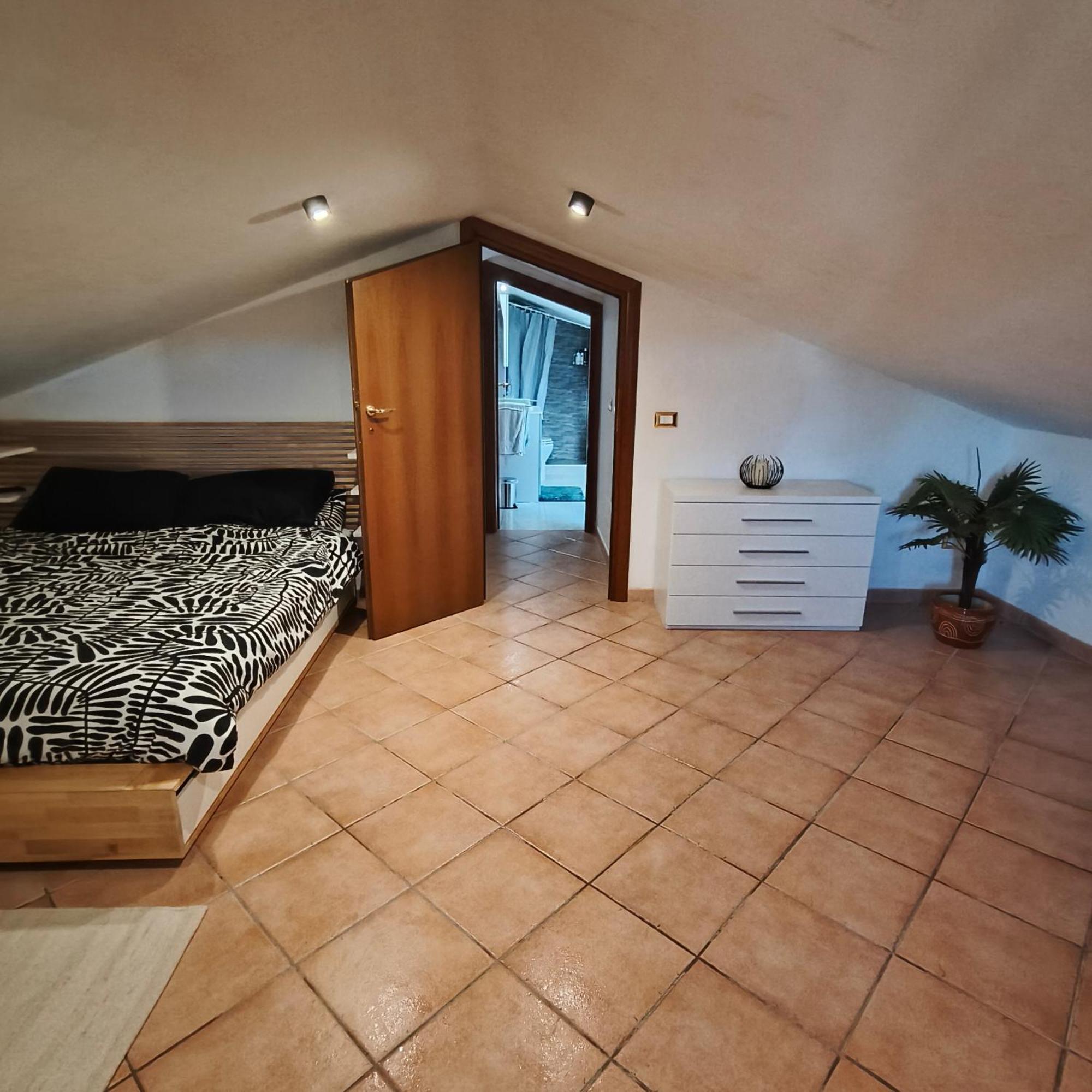 La Mansarda Di Matteo Apartment Bracciano  Ngoại thất bức ảnh